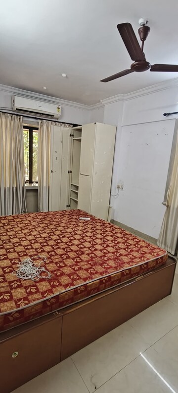 Bedroom in 2 BHK Apartment at Andheri West – for Rent