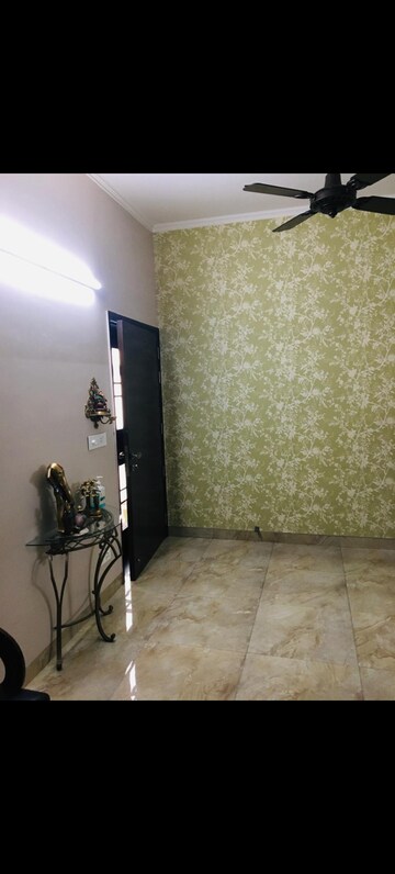 Furnished Amenities in 3 BHK Builder Floor at Saket – for Rent