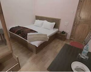 Team Area in 6+ BHK Independent House at Thoeg – for Sale