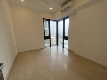 Room in 3 BHK Apartment at Lodha The Park, Worli – for Rent