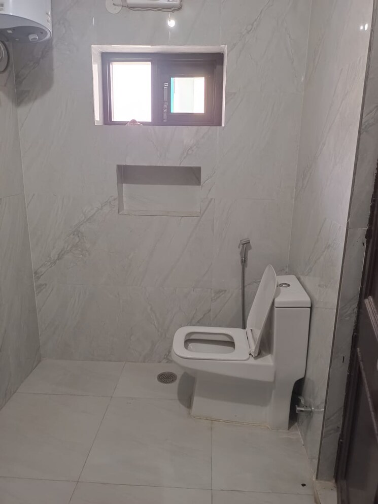 Bathroom, the-pavilion 3 Bedroom 1900 Sq.Ft. Builder Floor In Sector 14 Gurgaon 8957084