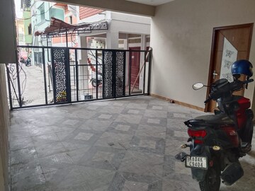 Parking in 6 BHK Independent House at Rt Nagar – for Sale