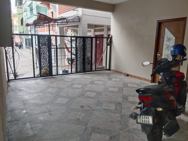 Parking, rt nagar 6 Bedroom 1200 Sq.Ft. Independent House In Rt Nagar Bangalore 8957066