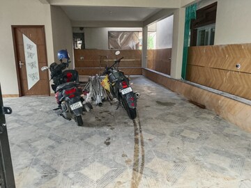 Parking in 6 BHK Independent House at Rt Nagar – for Sale