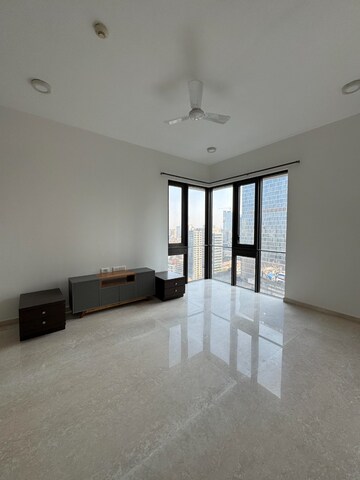 Room in 3 BHK Apartment at Lodha The Park, Worli – for Rent