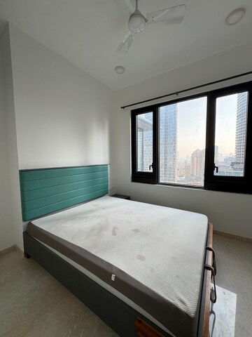 Room in 3 BHK Apartment at Lodha The Park, Worli – for Rent