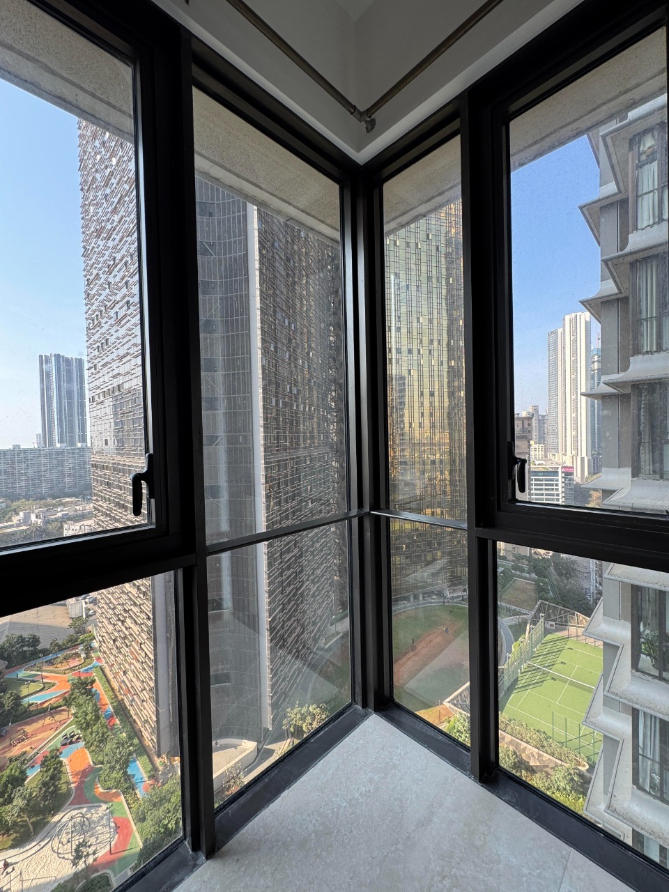 3 BHK + Servant Room Apartment For Rent in Lodha The Park