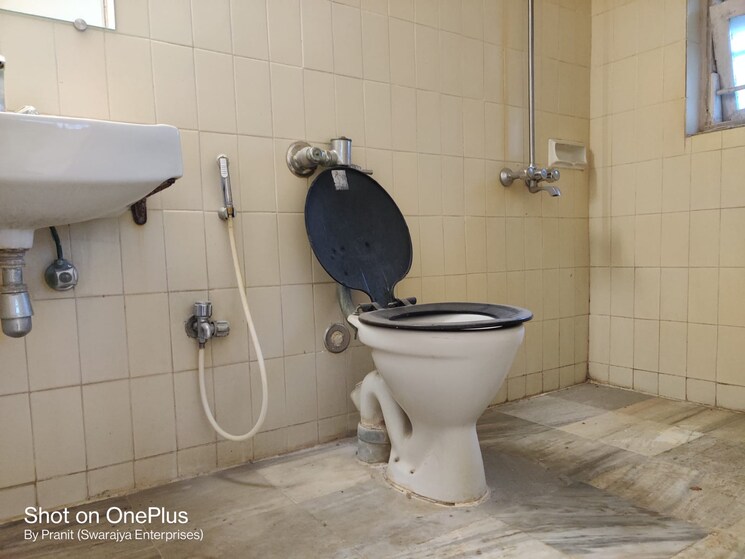 Bathroom, sunset-1-co-operative-housing-society-ltd 2 Bedroom 950 Sq.Ft. Apartment In Powai Mumbai 8957101