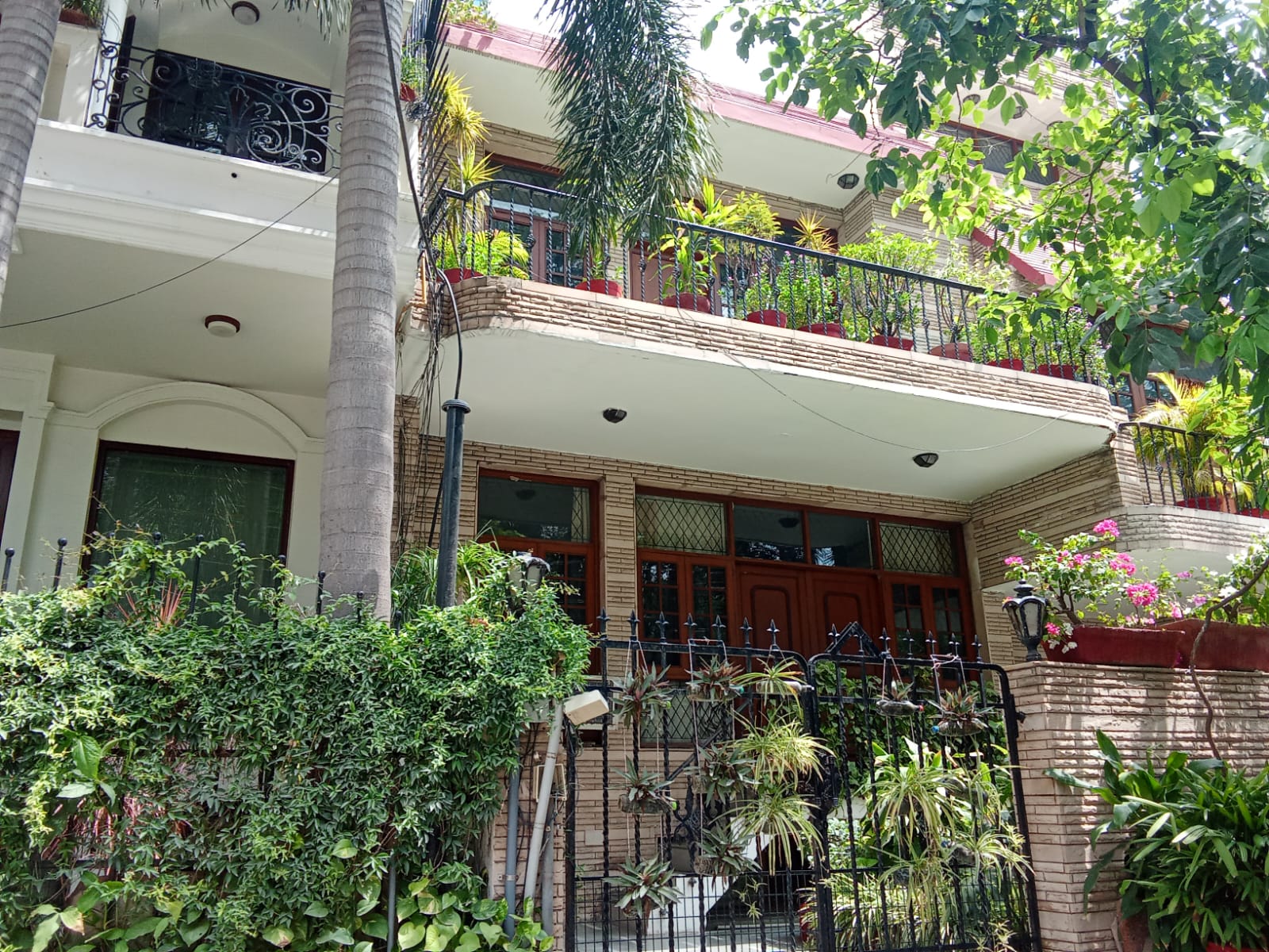 6+ BHK + Study Room Villa For Rent in Nizamuddin West