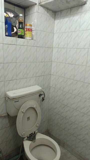 Bathroom in 1.5 BHK Builder Floor at Patel Nagar – for Rent