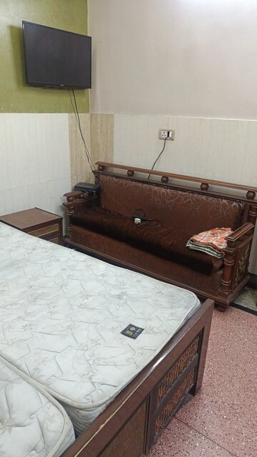 Bedroom in 1.5 BHK Builder Floor at Patel Nagar – for Rent