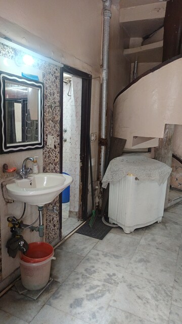 Bathroom in 1.5 BHK Builder Floor at Patel Nagar – for Rent