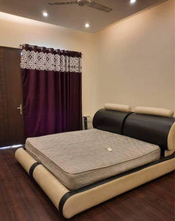 Bedroom in 2 BHK Apartment at Raheja Sherwood, Sonawala Industry Estate – for Rent