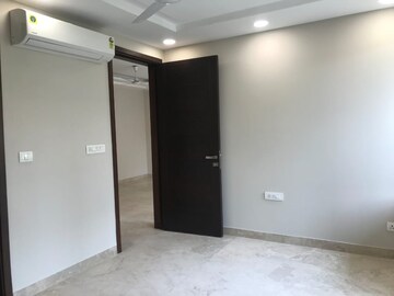 Room in 4 BHK Builder Floor at Kailash Hills – for Rent