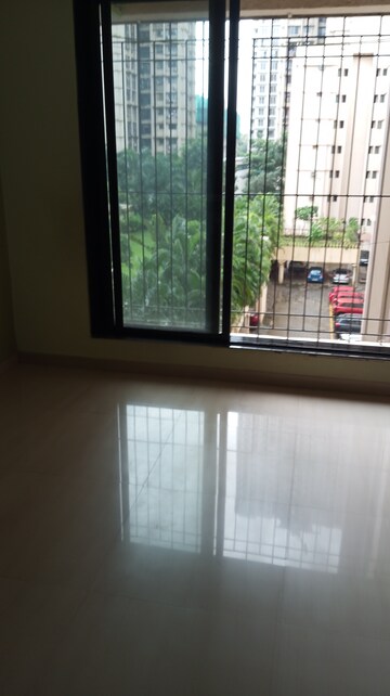 Room in 2 BHK Apartment at Unnathi Woods Phase 1 And 2, Ghodbunder Road – for Rent