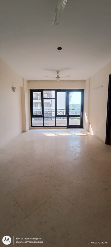 Room in 2 BHK Apartment at Eros Kenwood Tower, Sector 39 – for Rent