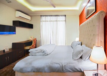 Bedroom in 1 RK Apartment at Ansal API Esencia, Sector 67 – for Rent