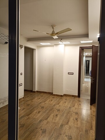 Room in 4 BHK Builder Floor at Aradhya Homes, Sector 67a – for Rent