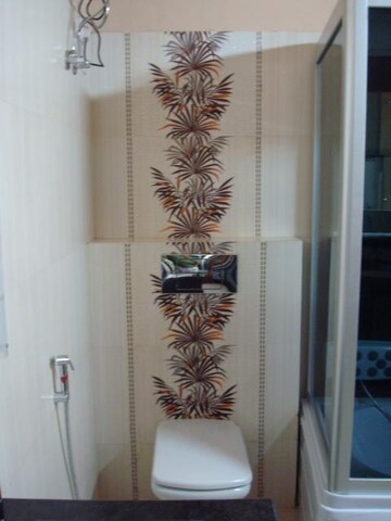 Furnished Amenities in 4 BHK Builder Floor at South Extension ii – for Rent
