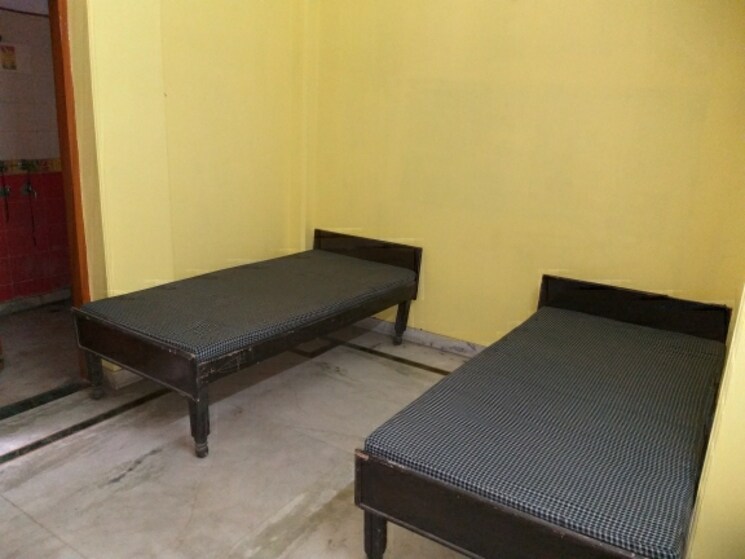 Room, gyan khand ii Pg For Boys & Girls In Gyan Khand ii 8957291