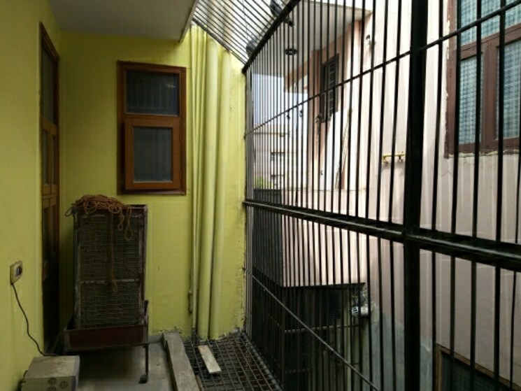 Balcony, gyan khand ii Pg For Boys & Girls In Gyan Khand ii 8957291