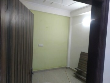 Room in 1 RK Builder Floor at Onyx Plaza, Vasundhara Sector 3 – for Sale