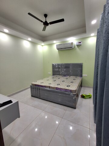 Furnished Amenities in 4 BHK Builder Floor at Ansal Sushant Lok I, Sector 43 – for Rent