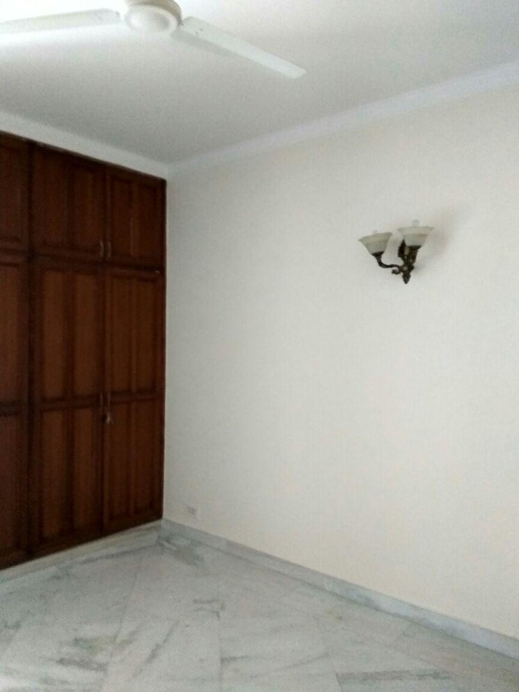 Room, defence colony 3 Bedroom 2000 Sq.Ft. Builder Floor In Defence Colony Delhi 8957319