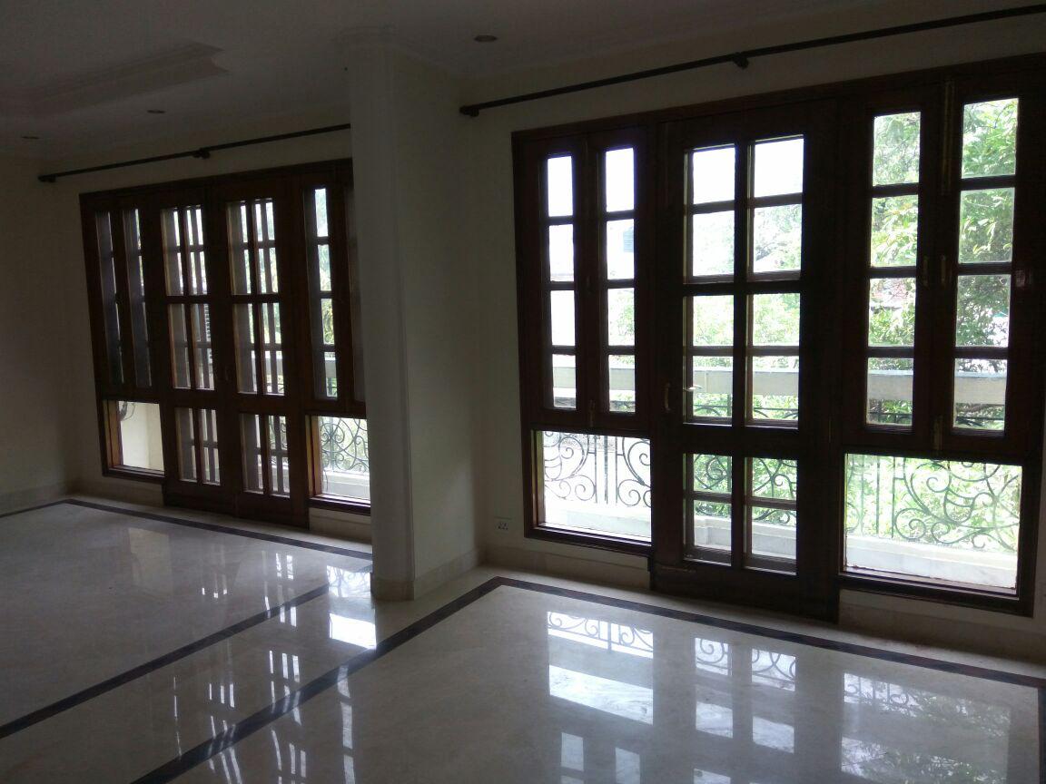 3 BHK + Servant Room Builder Floor For Rent in Defence Colony 