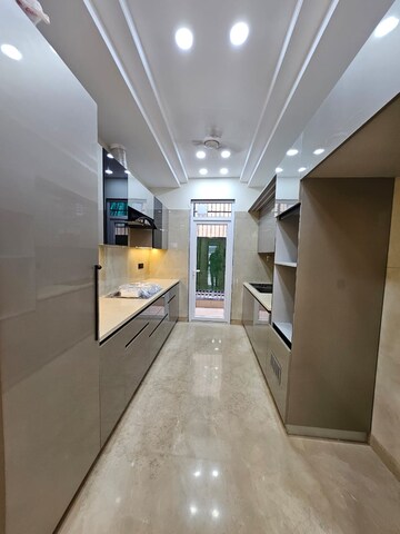 Building Lobby in 3 BHK Builder Floor at Gupta Awas, Sector 43 – for Rent