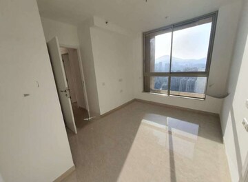 Room in 1 BHK Apartment at Hiranandani Solitaire Studio Apartment, Ghodbunder Road – for Rent