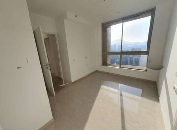 Room in 1 BHK Apartment at Hiranandani Solitaire Studio Apartment, Ghodbunder Road – for Rent