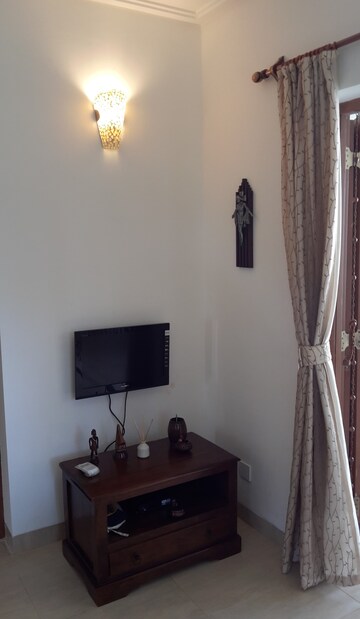 Furnished Amenities in 1 BHK Apartment at Siolim – for Rent