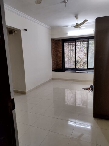 Room in 3 BHK Apartment at Oberoi Realty Esquire, Goregaon East – for Rent