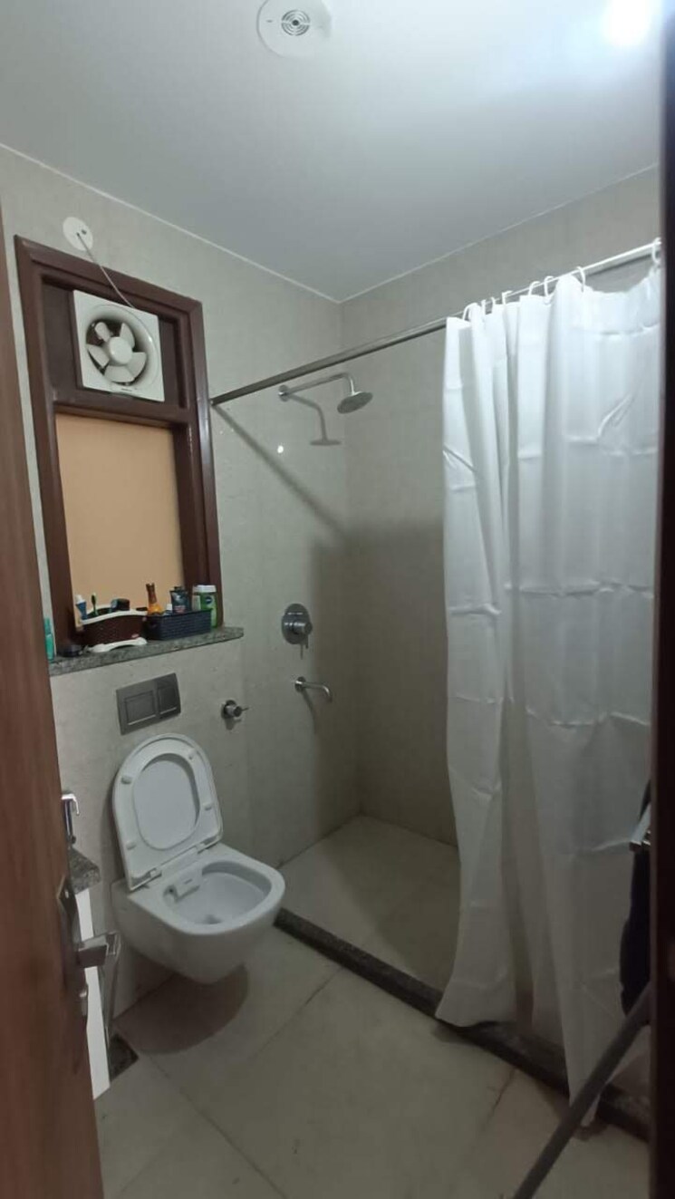 Bathroom, sector 43 3 Bedroom 263 Sq.Yd. Builder Floor In Sector 43 Gurgaon 8957467