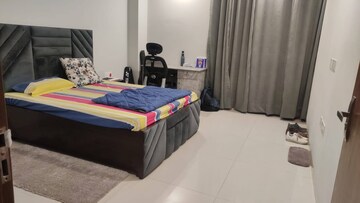 Bedroom in 3 BHK Builder Floor at Sector 43 – for Rent