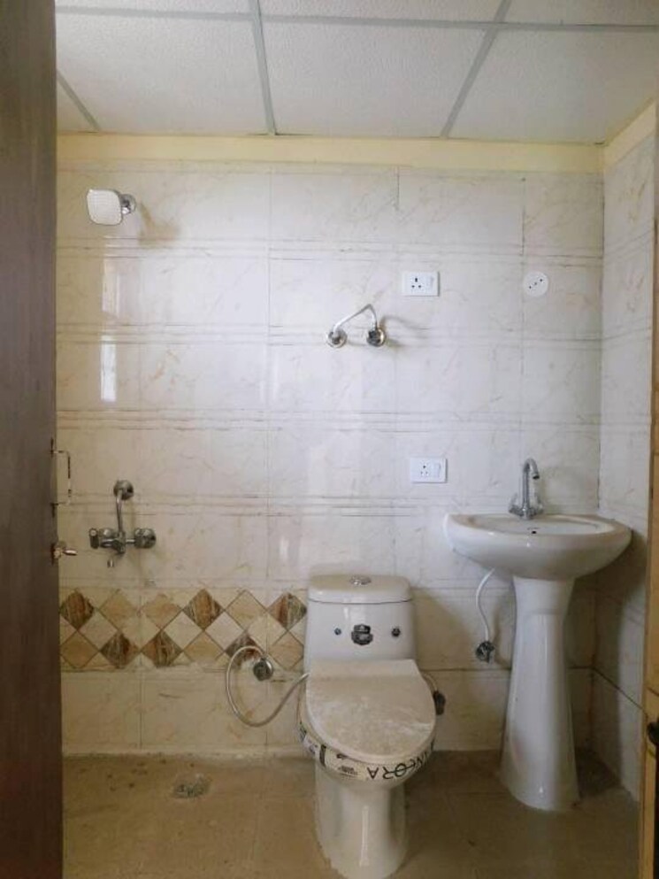 Bathroom, amrapali-kingswood 2 Bedroom 835 Sq.Ft. Apartment In Sector 4 Greater Noida Greater Noida 8954704