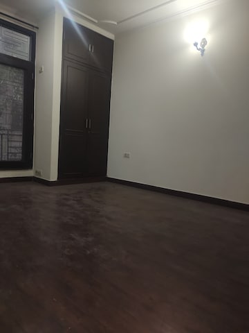Furnished Amenities in 2 BHK Builder Floor at East Of Kailash – for Rent