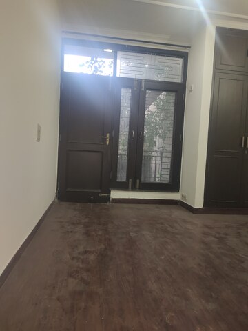 Furnished Amenities in 2 BHK Builder Floor at East Of Kailash – for Rent