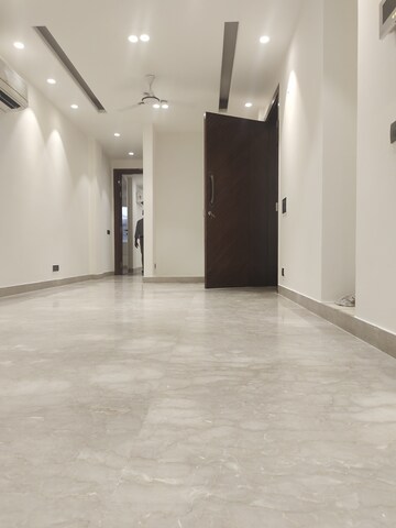 Furnished Amenities in 3 BHK Builder Floor at East Of Kailash – for Rent