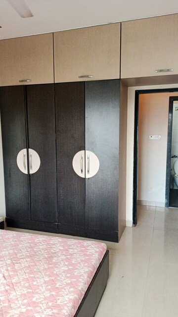 Room in 2 BHK Apartment at Satellite Tower, Goregaon East – for Rent