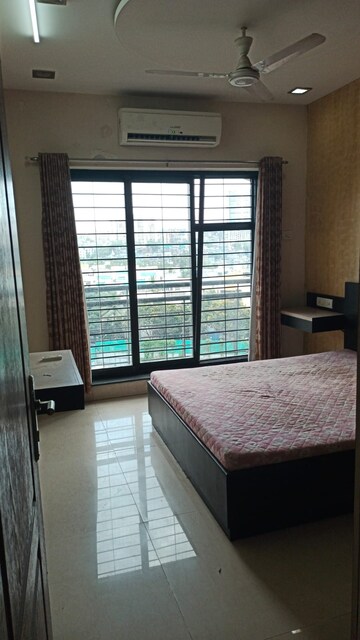 Room in 2 BHK Apartment at Satellite Tower, Goregaon East – for Rent