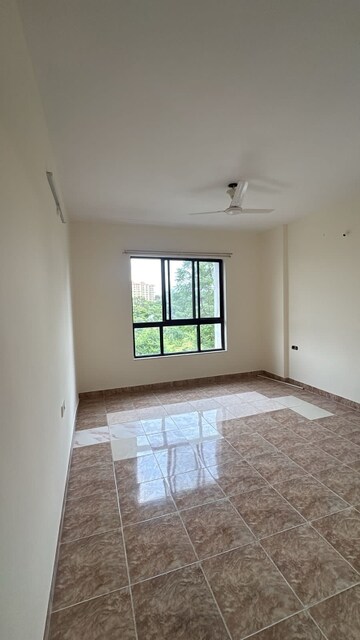 Room in 3 BHK Apartment at Kolte Maestros, Wanowrie – for Rent