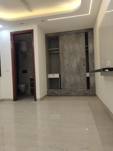 Furnished Amenities in 3 BHK Builder Floor at East Of Kailash – for Rent