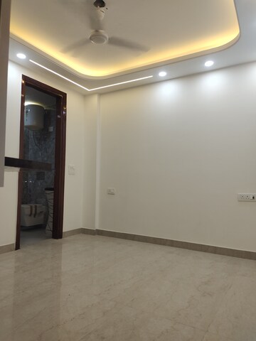 Furnished Amenities in 3 BHK Builder Floor at East Of Kailash – for Rent