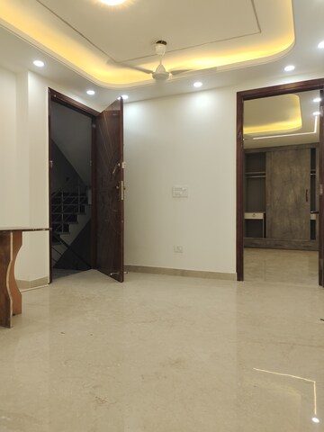 Furnished Amenities in 3 BHK Builder Floor at East Of Kailash – for Rent