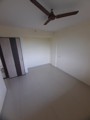Room in 1 BHK Apartment at Raj Residency Kasarvadavali, Kasarvadavali – for Rent