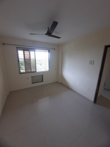 Room in 1 BHK Apartment at Raj Residency Kasarvadavali, Kasarvadavali – for Rent