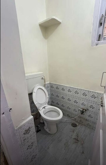 Master Bedroom in 3 BHK Builder Floor at Sector 41 – for Rent