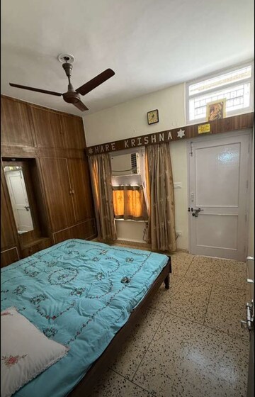 Bedroom in 3 BHK Builder Floor at Sector 41 – for Rent